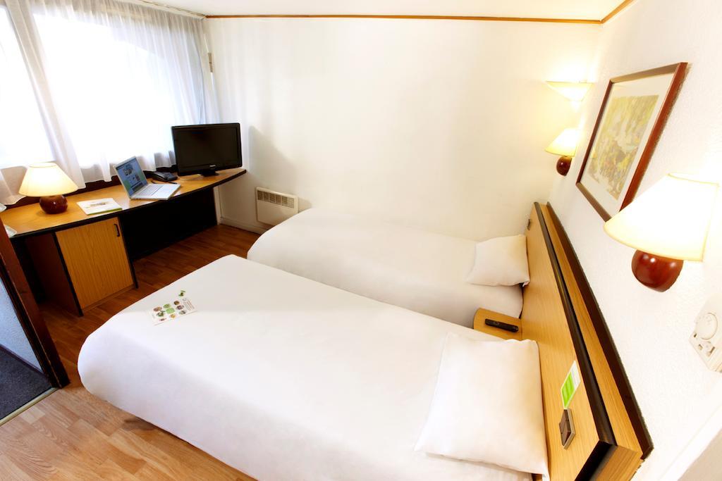 Campanile Angers Ouest - Beaucouze Hotell Exteriör bild