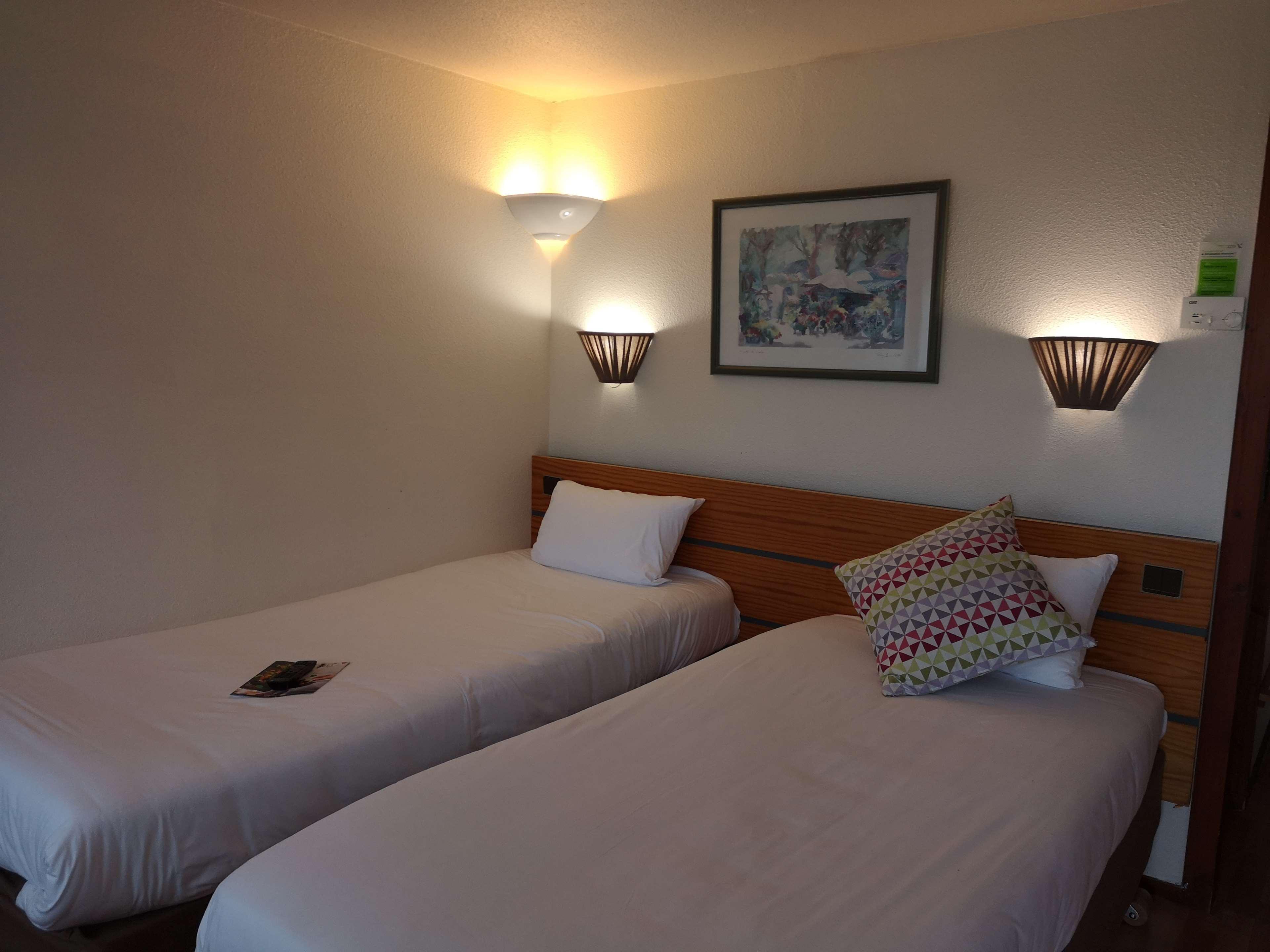 Campanile Angers Ouest - Beaucouze Hotell Exteriör bild