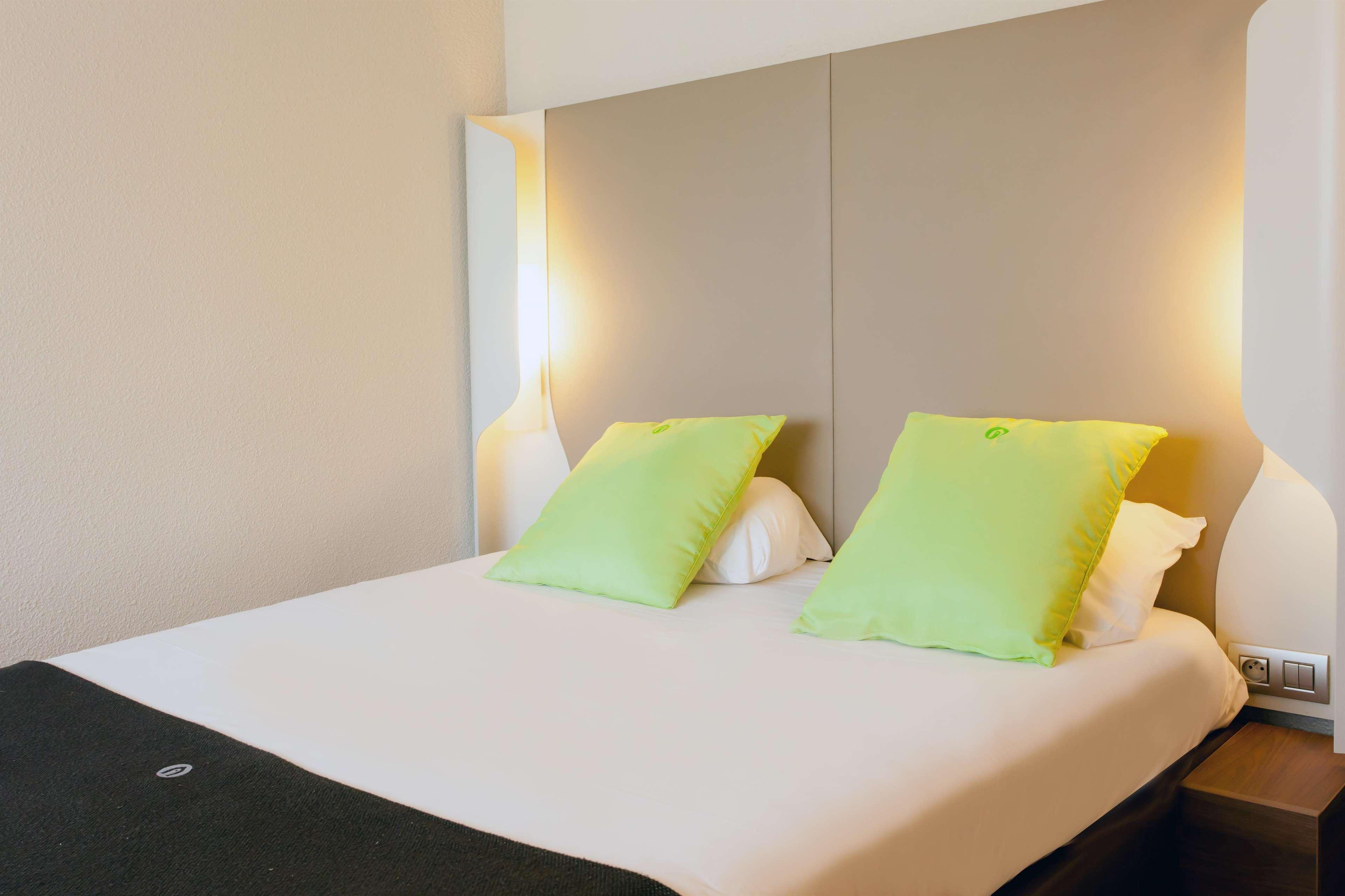 Campanile Angers Ouest - Beaucouze Hotell Exteriör bild
