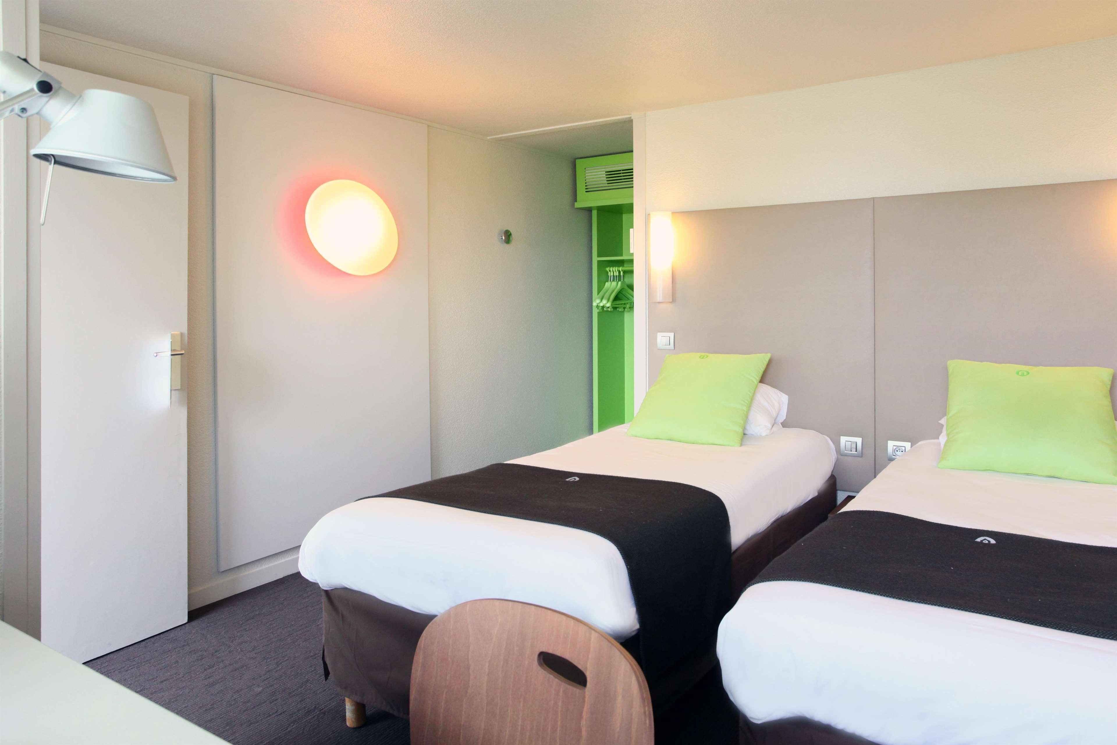 Campanile Angers Ouest - Beaucouze Hotell Exteriör bild