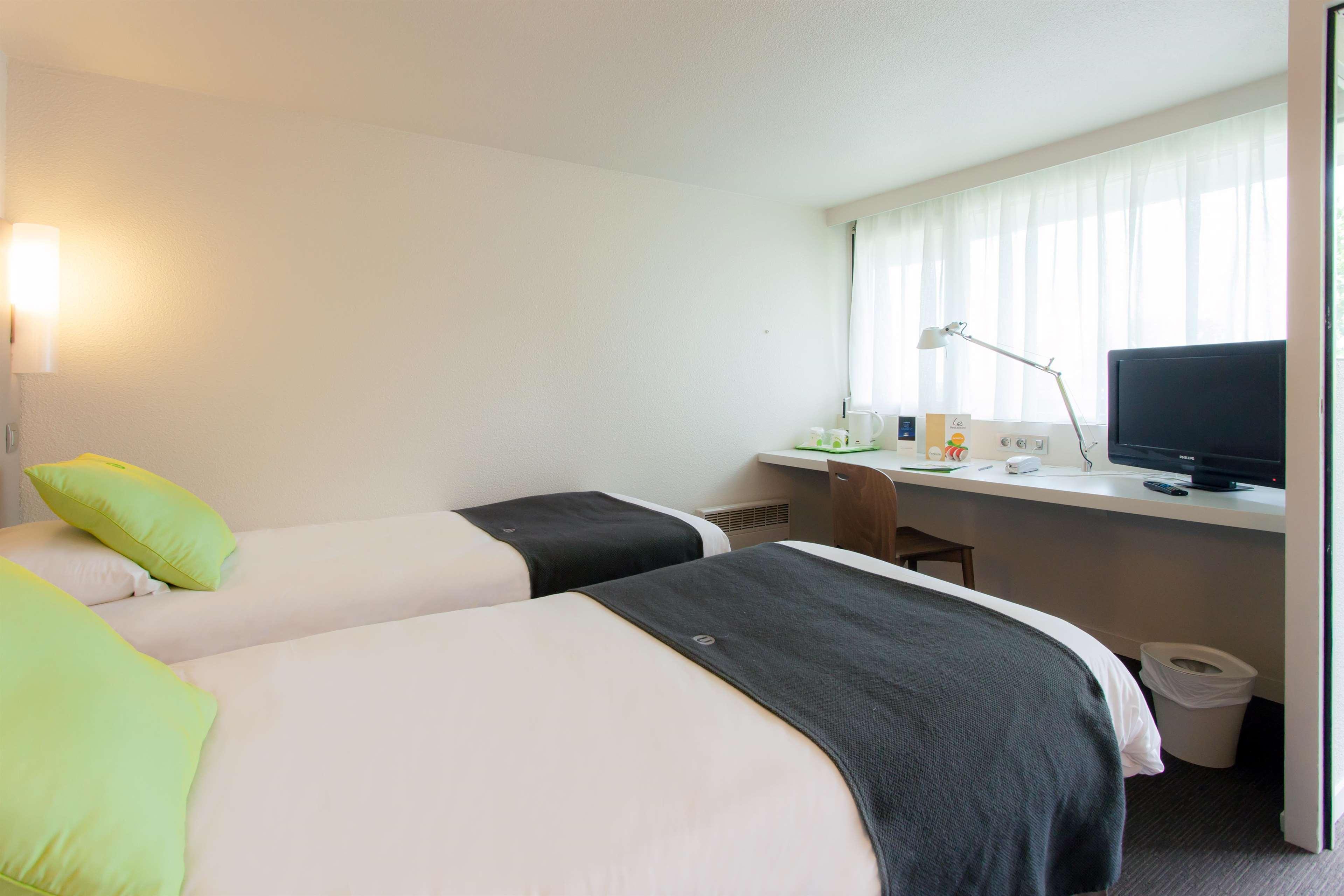 Campanile Angers Ouest - Beaucouze Hotell Exteriör bild