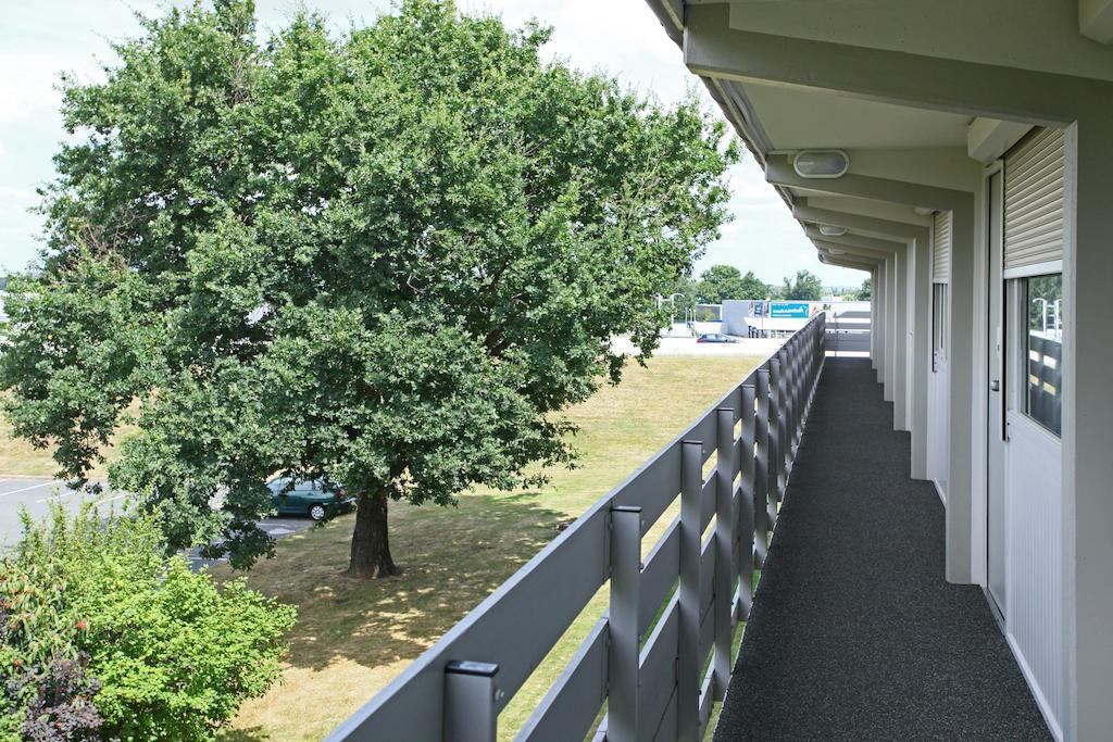 Campanile Angers Ouest - Beaucouze Hotell Exteriör bild