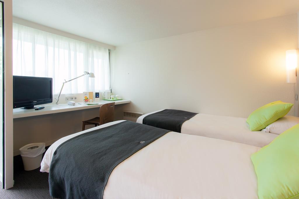 Campanile Angers Ouest - Beaucouze Hotell Exteriör bild