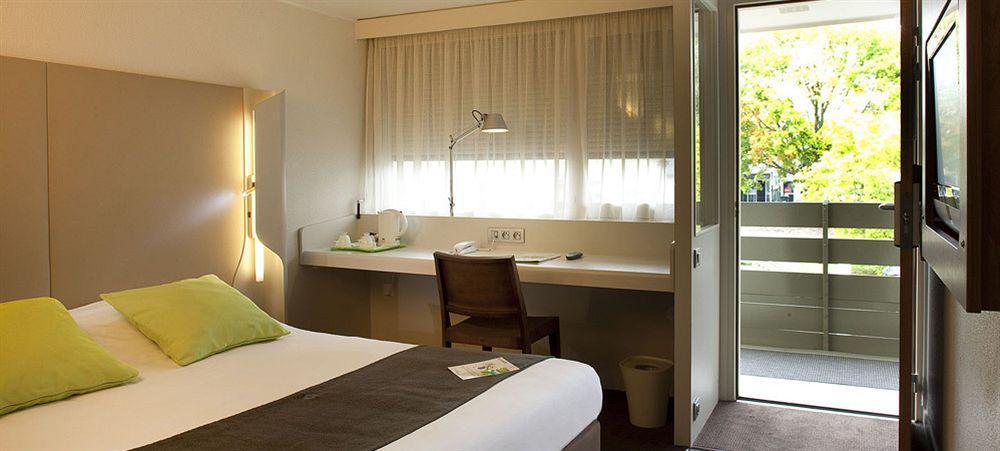 Campanile Angers Ouest - Beaucouze Hotell Exteriör bild